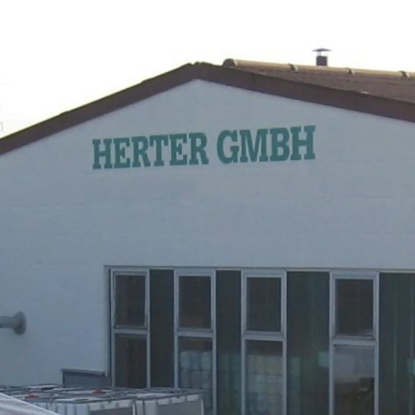 Betriebsgebäude der HERTER Service und Recycling GmbH in Reutlingen mit dem Schriftzug HERTER GMBH am Giebel